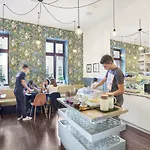 Hotel Gozsdu Court