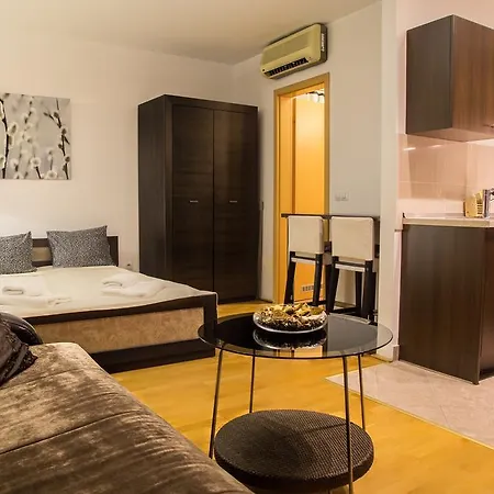 Hotel Gozsdu Court