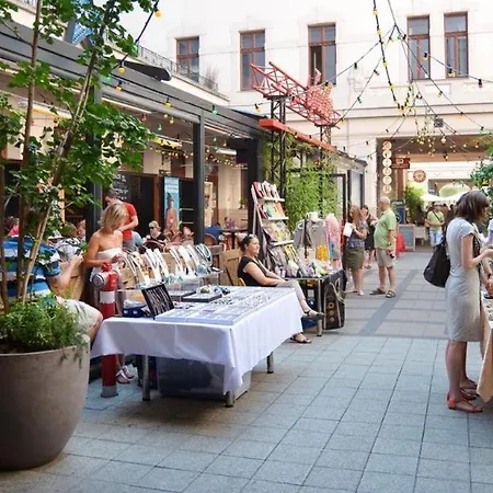 Hotel Gozsdu Court