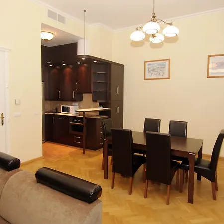 Hotel Gozsdu Court