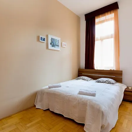 Gozsdu Court 3*