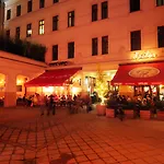 Hotel Gozsdu Court