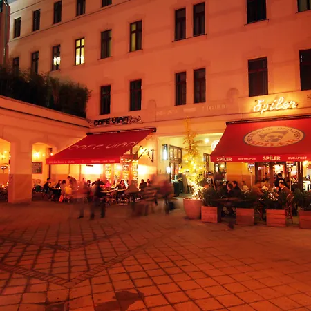 Hotel Gozsdu Court