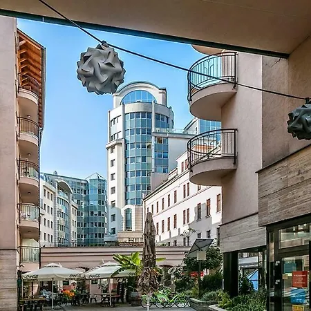 מלון Gozsdu Court 3*